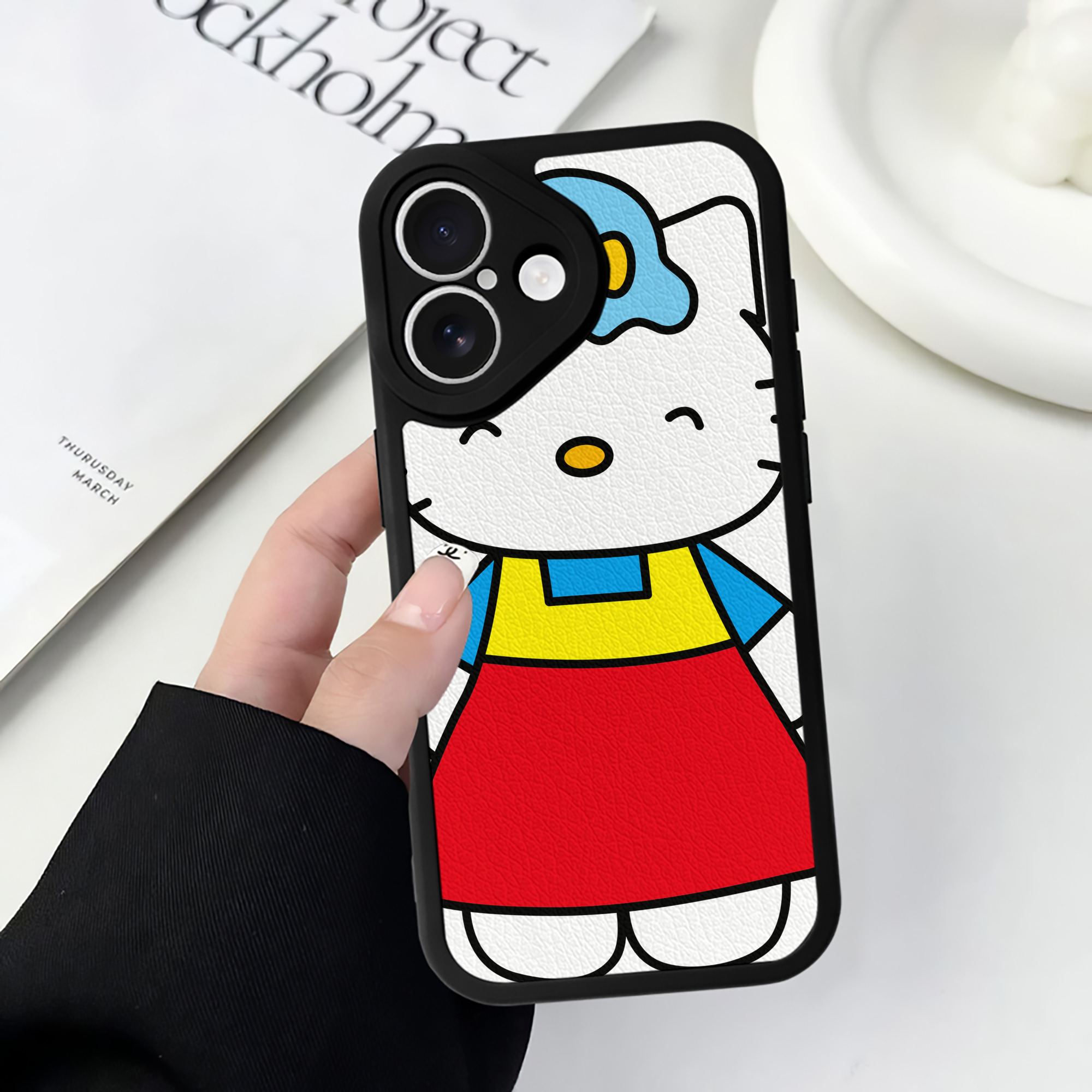 （画像用） Hello Kitty ハローキティ 【iPhone 16シリーズ対応】シリコンスマホケース（レザー調） 材質：シリコン